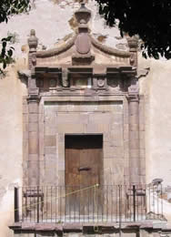 Entrada principal de la Casa de Moneda.